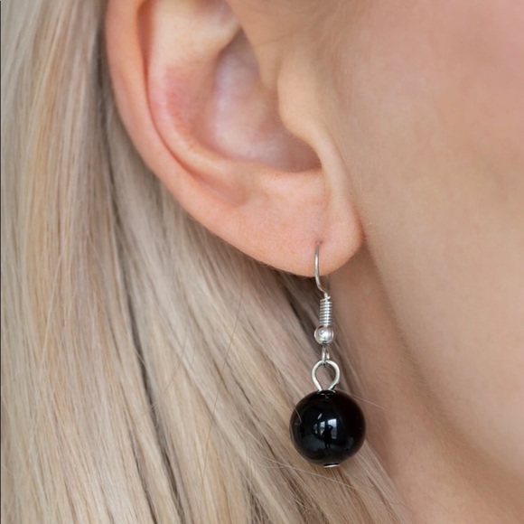 Hollywood HAUTE Spot - Black Necklace - Picture 3 of 3